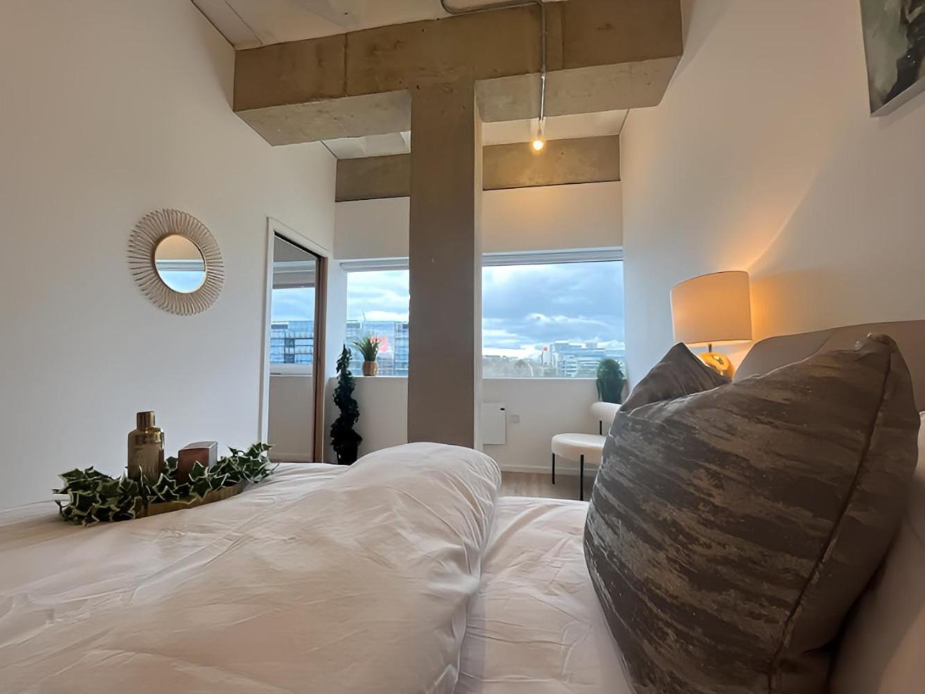 1Br Luxury Flat At Train Station - Long Stays Welcome - Just Ask Milton Keynes Exteriör bild