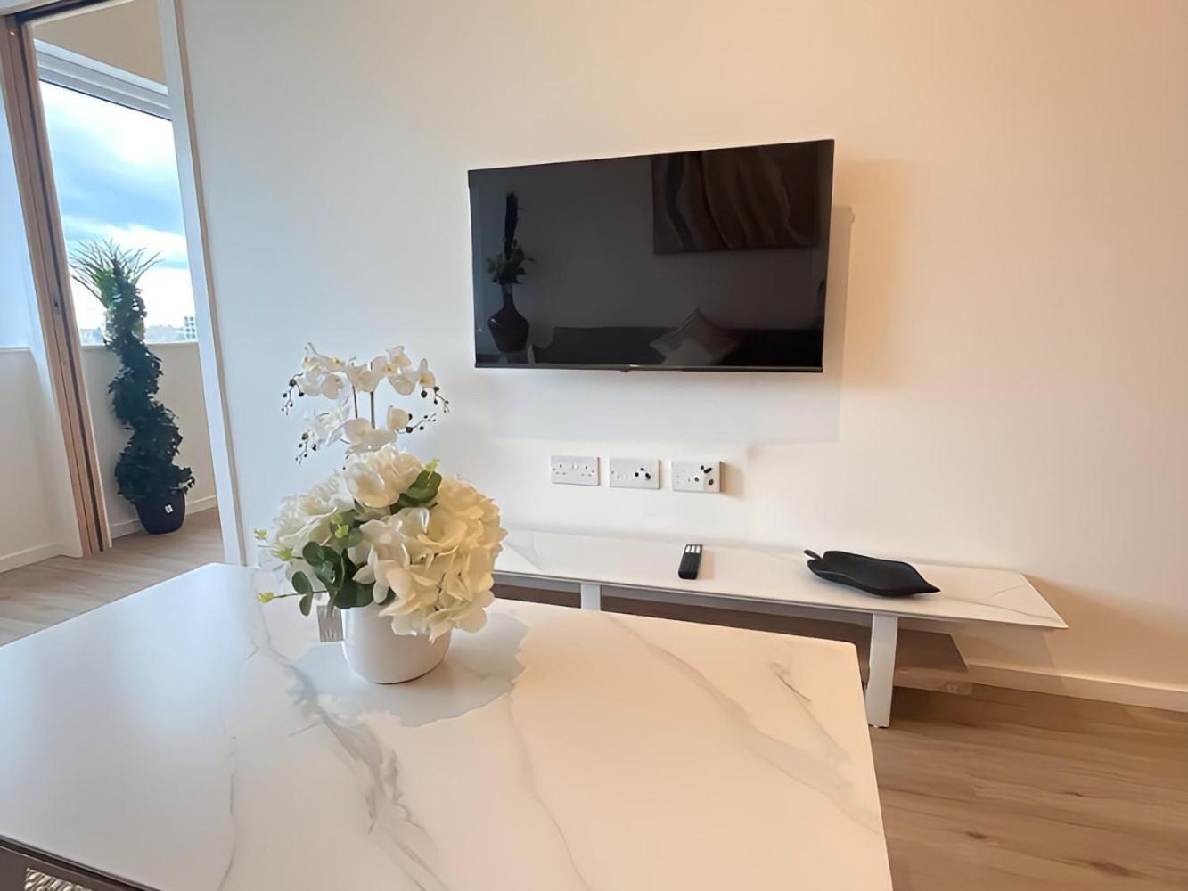 1Br Luxury Flat At Train Station - Long Stays Welcome - Just Ask Milton Keynes Exteriör bild