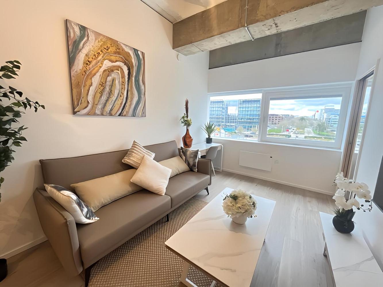 1Br Luxury Flat At Train Station - Long Stays Welcome - Just Ask Milton Keynes Exteriör bild